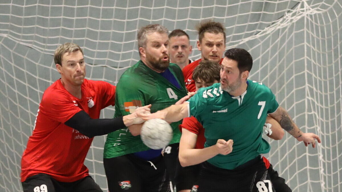 Über eine aggressive Abwehr wollen die Altenwalder ins Spiel kommen und auch den Meister in eigener Halle besiegen. Foto: Unruh