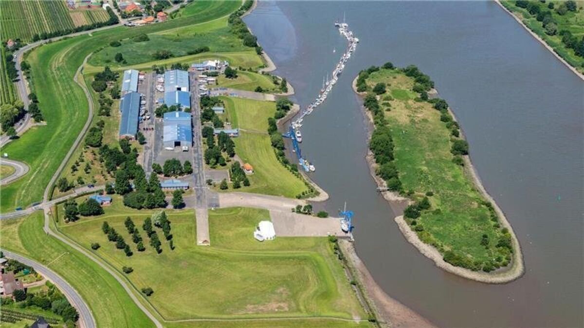 Gewerbepark Grünendeich: Von hier aus startete die tragische Bootsfahrt in Richtung Cuxhaven. Foto: Martin Elsen