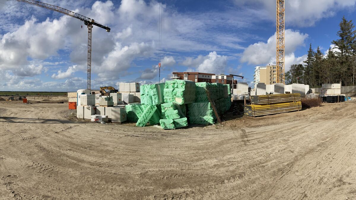 Blick auf die Baustelle an der Duhner Spitze: Mit dem Fortgang der Arbeiten zeigen sich beteiligte Firmen zufrieden. Foto: Koppe