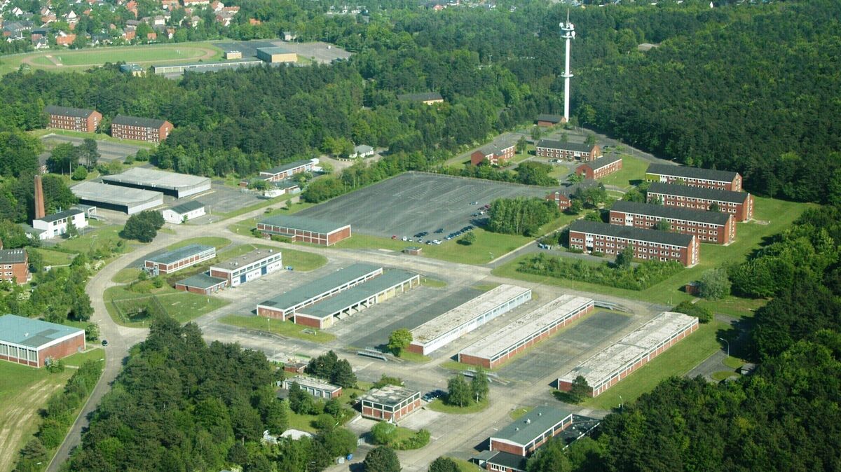 Das Gelände der ehemaligen Hinrich-Wilhelm-Kopf-Kaserne in Altenwalde soll nach dem Willen des Stadtrates reaktiviert werden. Die Bundesanstalt für Immobilienaufgaben hat bereits entschieden, die Liegenschaft nicht zu verkaufen. Foto: Schröder
