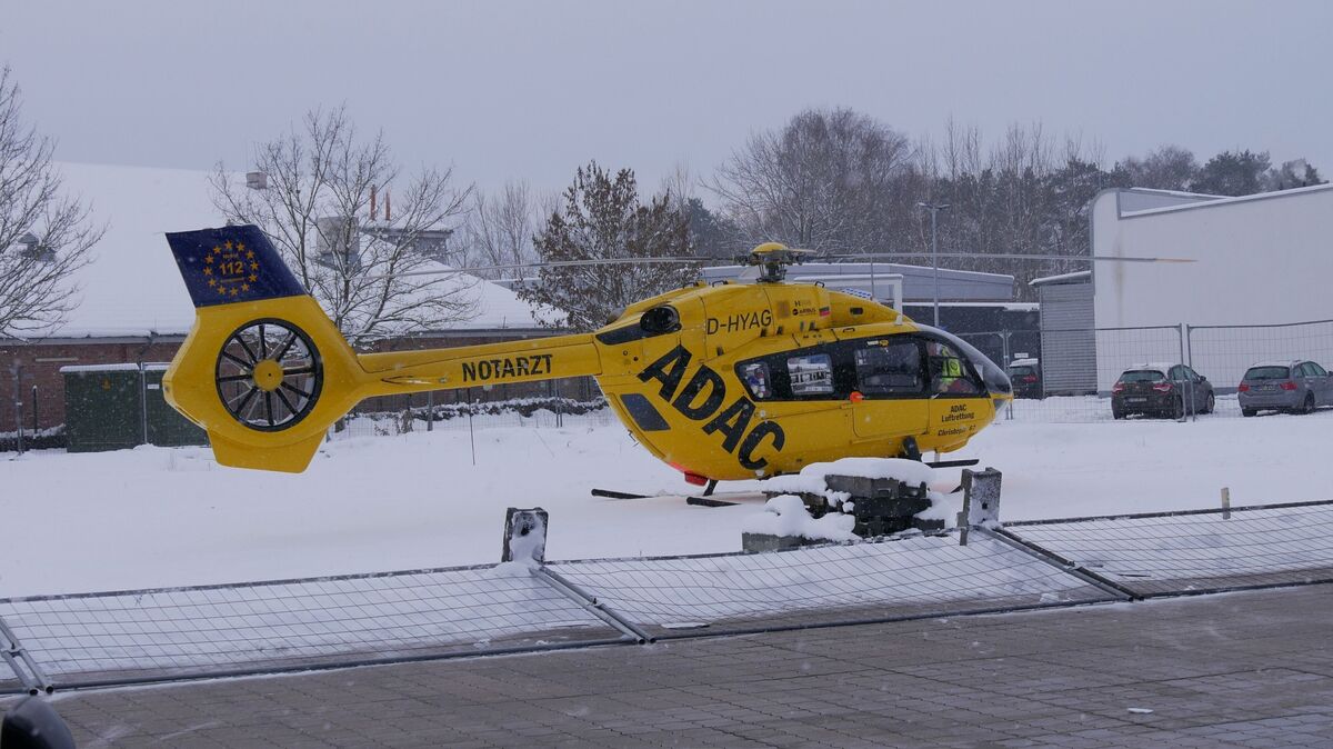 Der ADAC-Rettungshubschrauber Christoph 67 brachte einen Notarzt zu einem medizinischen Notfall nach Hemmoor. Foto: Lange