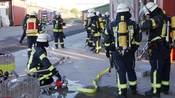 68 Feuerwehrleute meistern Großübung in Hemmoor erfolgreich