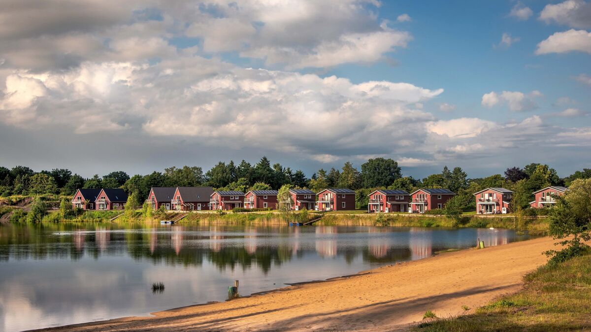 Die Schwedenhäuser am ehemaligen Baggersee auf dem Geesthof sind bei Familien beliebt. Foto: Gundula Gäntgen