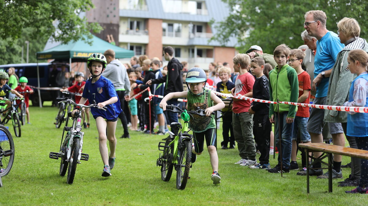 Das Radfahren ist eine von drei Disziplinen beim Triathlon. In den nächsten zwei Jahren soll der Radsport in der Wingst noch mehr in den Fokus rücken. Foto: Unruh