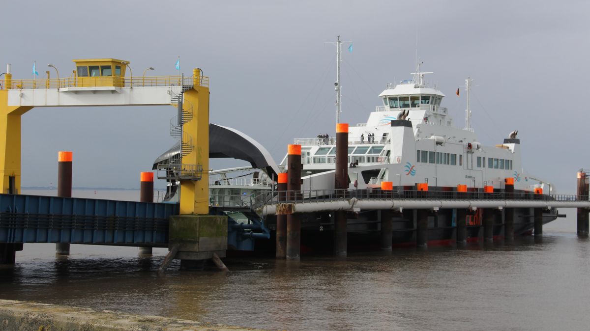 Die "Greenferry 1" am Anleger in Brunsbüttel. Foto: Kramp