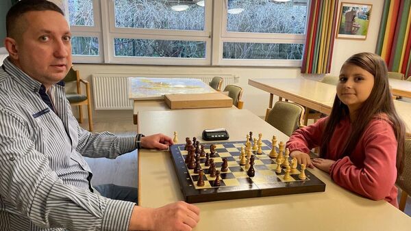 Flüchtlingskind und Schach-Ass: Alina (10) erhält in Cadenberge Talentförderung
