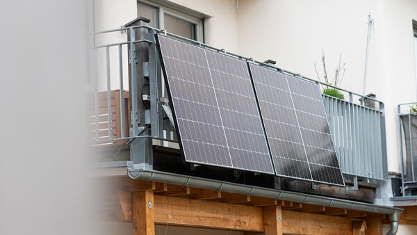 "Balkonkraftwerke": Wer im Kreis Cuxhaven investiert, kann langfristig Geld sparen