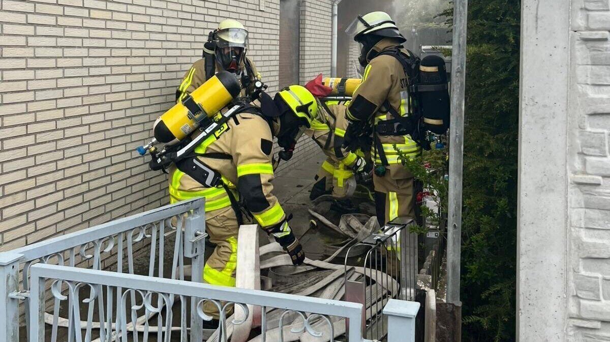 Die Feuerwehr musste zum Brand eines Einfamilienhauses in Groden ausrücken. Foto: Feuerwehr Cuxhaven