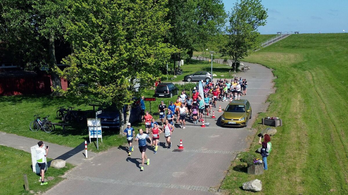 110 Teilnehmer nahmen in diesem Jahr am Otterndorfer Gezeitenlauf am See Achter'n Diek teil. Foto: TSV Otterndorf