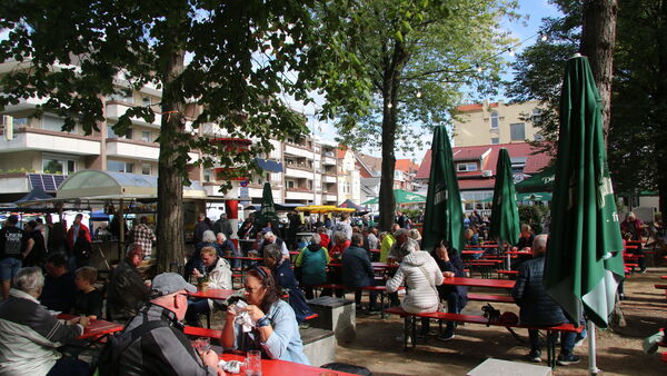 Cuxhavens Stadtteil Döse feiert: So lief "Op no Dös" 2025 (mit Video & Fotos)