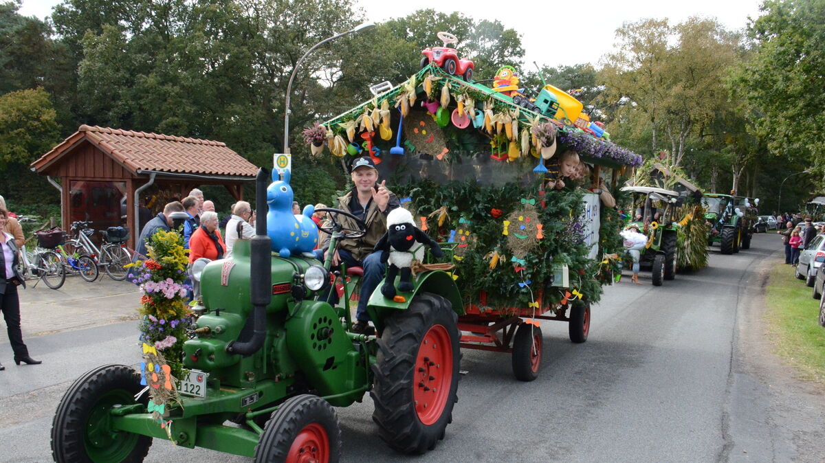 Wenn der Ernteumzug durch Wanna rollt, dann erfreut das die Besucher. Foto: CNV-Archiv
