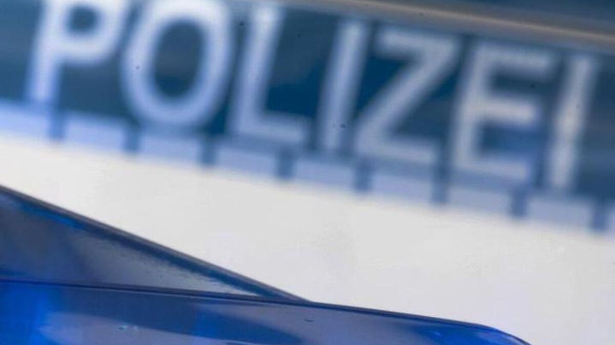 Polizei und Gesundheitsamt arbeiten aktuell eng zusammen, um die Einhaltung der Corona-Verordnung in Cuxhaven und darüber hinaus zu kontrollieren. Symbolfoto: Friso Gentsch/dpa