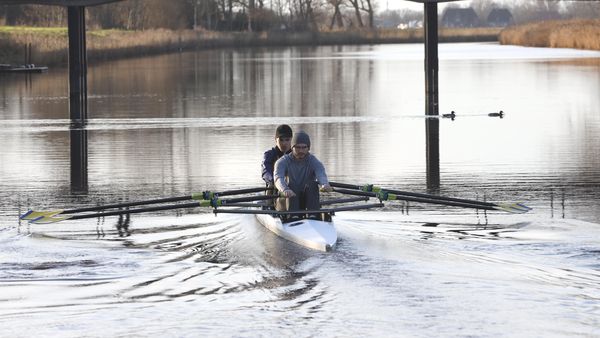Schlag auf Schlag: CN/NEZ-Sportredakteur rudert durch Hadeln