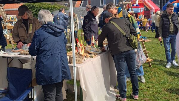 Mit verkaufsoffenem Sonntag: Frühlingsmarkt in Lamstedt mit vielen Besuchern