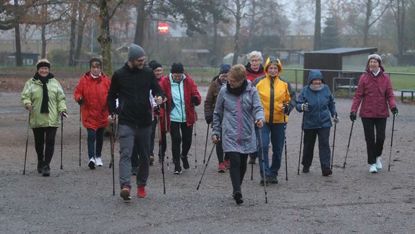 Selbstversuch: CN/NEZ-Sportreporter beim Nordic Walking in Cuxhaven