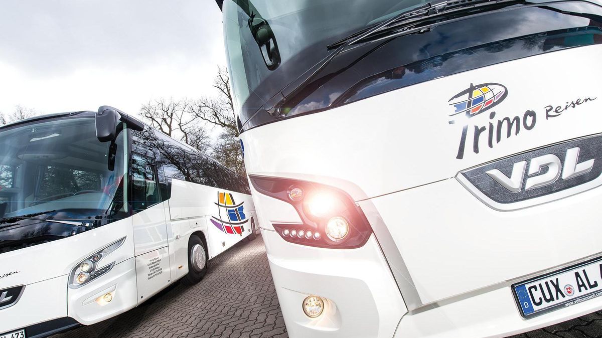 Die weißen Reisebusse werden in Zukunft nicht mehr auf Europas Straßen unterwegs sein. Schon im April stellte das Busunternehmen wegen des Corona-Fahrverbots einen Insolvenzantrag. Foto: Dahmke Photopraphie / Otterndorf