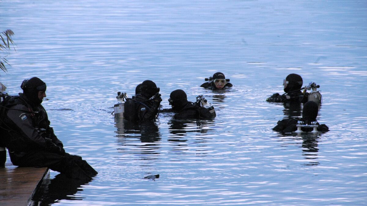 Zehntausende Wassersportler gehen in jedem Jahr im Kreidesee in Hemmoor auf Tauchstation - oftmals in Gruppen. Für einen 34-Jährigen endete ein Tauchgang nun tödlich. Archivfoto: Schröder