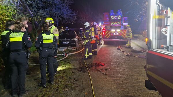 Feuerwehr-Einsatz in Cuxhaven-Sahlenburg in der Nacht: Zwei Menschen im Krankenhaus