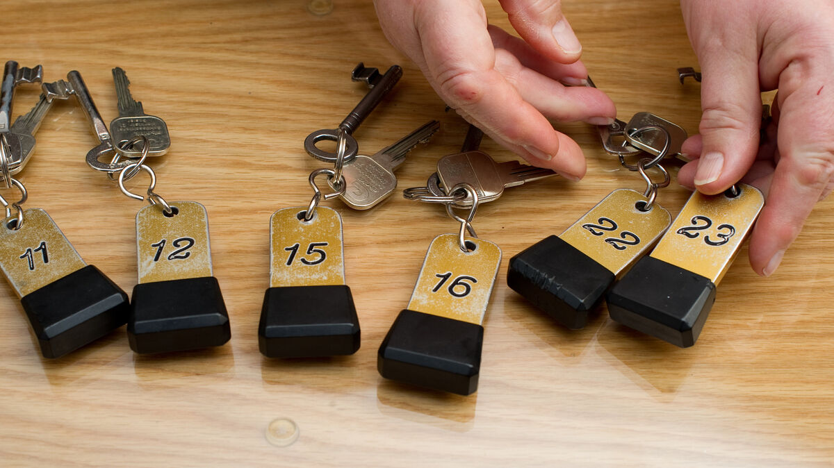 Um zusätzliche Einnahmen zu generieren, setzen zahlreiche Kommunen auf die "Bettensteuer". Vermietern ist das ein Dorn im Auge. Auch in Hemmoor gibt es völlig unterschiedliche Meinungen. Foto: Swen Pförtner/dpa