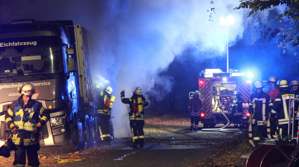 Beim Lkw-Brand vor dem Eingangstor der Kaserne im vergangenen November war die Altenwalder Wehr als erste zum Geschehen beordert worden. Foto: Reese-Winne