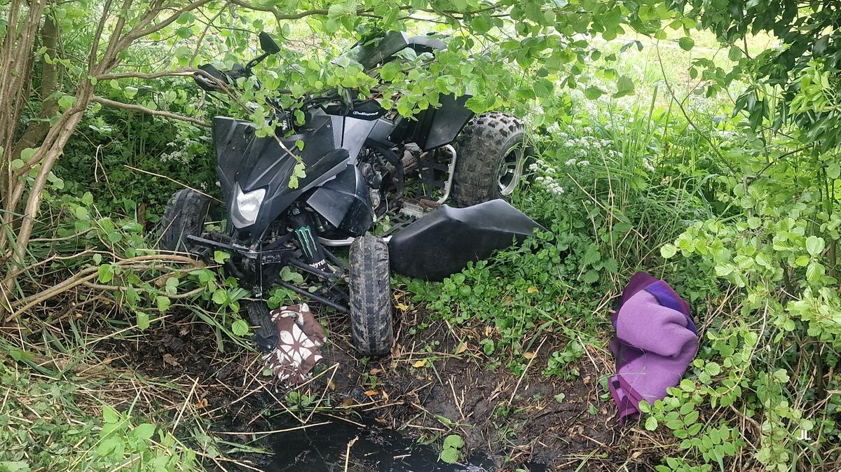 Mit diesem Quad kam der 19-jährige Hemmoorer aus bisher unbekannter Ursache von der Fahrbahn ab und landete im Graben. Foto: Lange