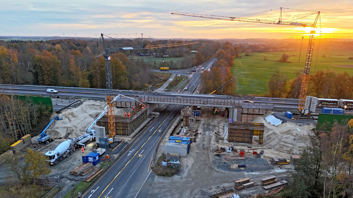 Die Betonarbeiten am nördlichen Widerlager am Morgen des 12. Novembers 2025. Quelle: Die Autobahn GmbH des Bundes
