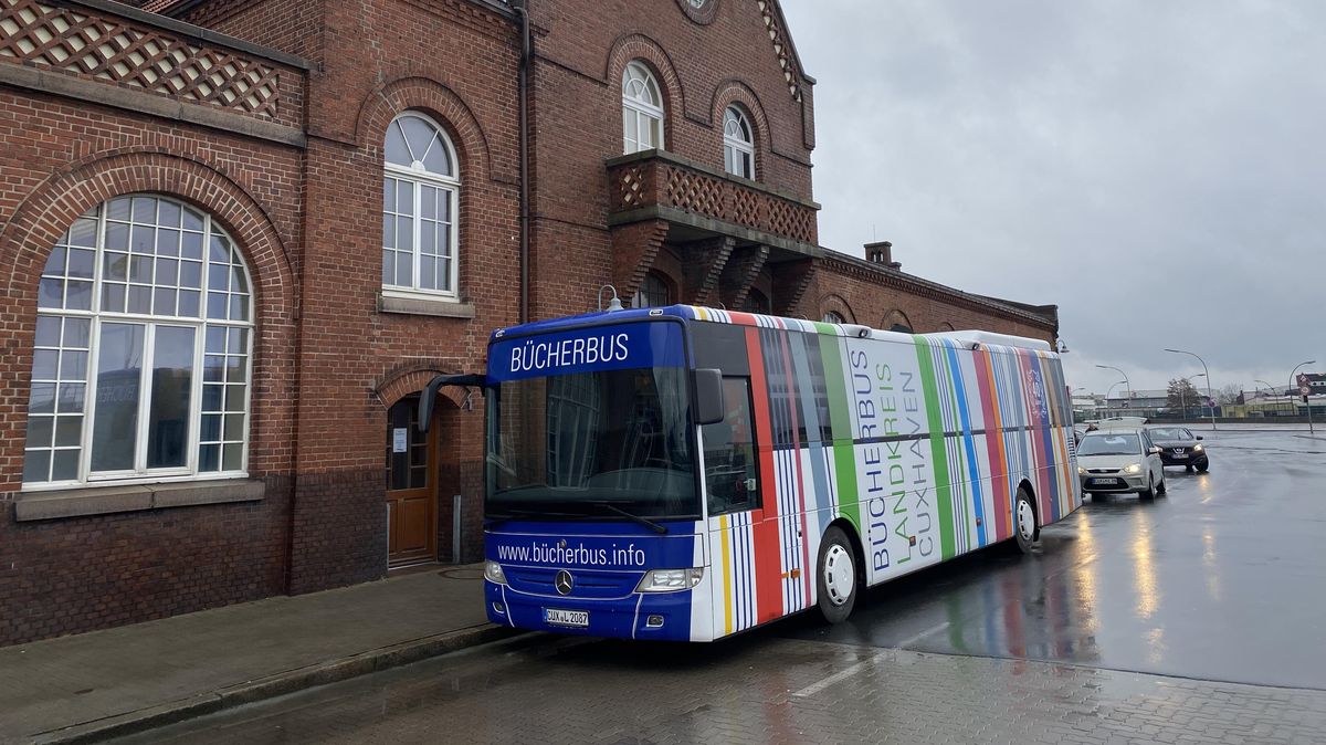 Ein mobiles Impfteam wird auch in den kommenden drei Wochen mit dem Bücherbus im gesamten Landkreis Cuxhaven unterwegs sein, um Impfungen vor Ort anzubieten. Archivfoto: Potschka