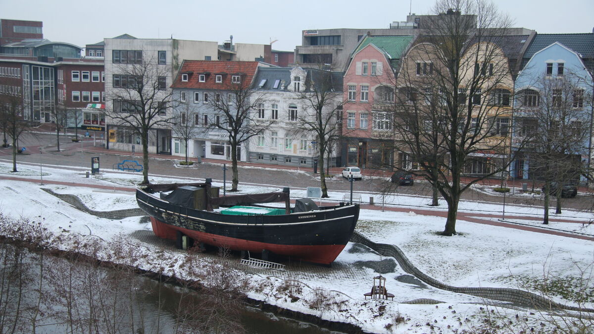 Die „Hermine“ im Schnee am Schleusenpriel: Zwischen Verfall und Hoffnung auf Erhalt. Foto: Potschka