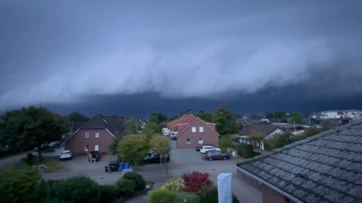 Die Böenwalze auf dem Weg in Richtung Cuxhavener Kurgebiete und Stadtgebiet (Video-Auszug). Foto: Führer