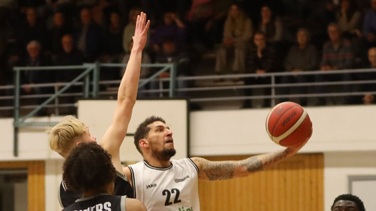 Darron McDuffie war mit 21 Punkten bester Werfer bei den BasCats. Foto: Unruh