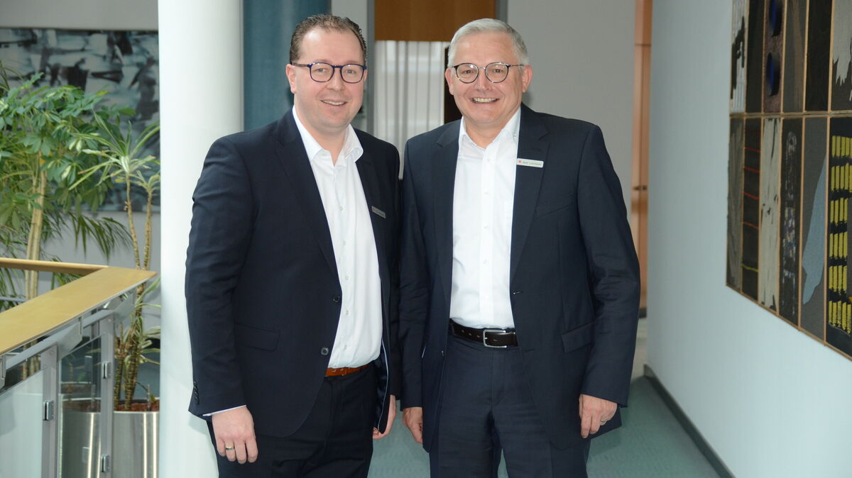 Das neue Vorstandsduo der Stadtsparkasse Cuxhaven: Kai Mangels (l.) hat den Vorsitz übernommen. Axel Lohmeier wechselte von der Kreissparkasse Walsrode in den Vorstand des hiesigen Kreditinstitutes. Foto: Rohde