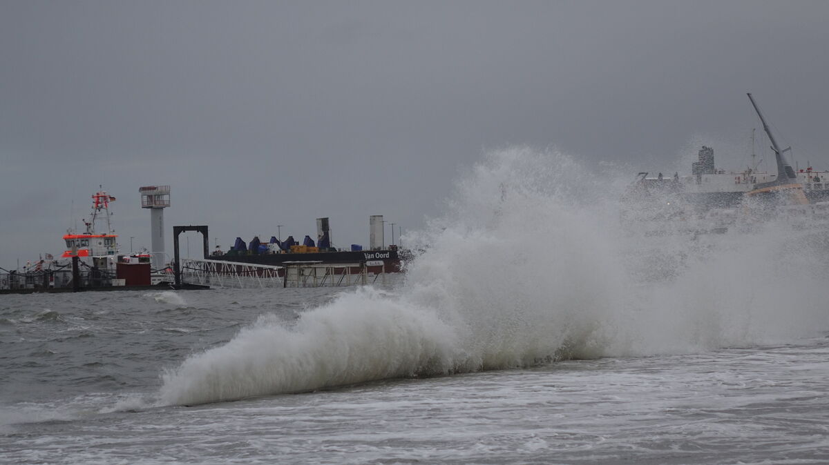 Sturmlage an der Küste: Sonntagmittag soll an diesem Wochenende das Hochwasser in Cuxhaven seinen Höchststand erreichen. Eine leichte Sturmflut ist vorhergesagt. Archivfoto: Kuczorra