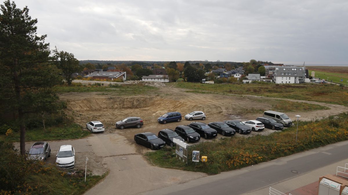 Blick auf das circa 21.000 Quadratmeter große Areal an der Duhner Spitze: Wo früher ein Kinderkurheim stand, soll in absehbarer Zeit ein neues Projekt entstehen. Foto: Koppe