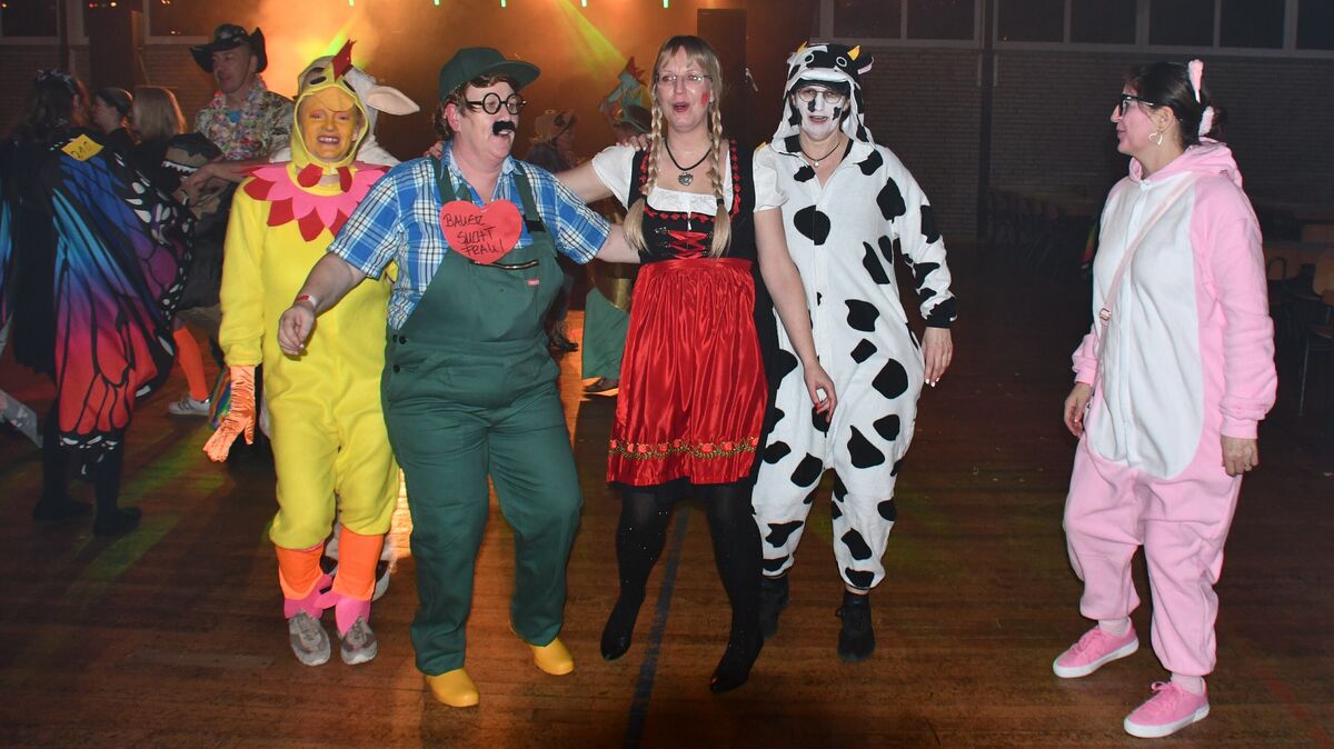 „Bauer sucht Frau“ - diese Gruppe stellte das Landleben in den Mittelpunkt ihrer Präsentation. Foto: Schröder