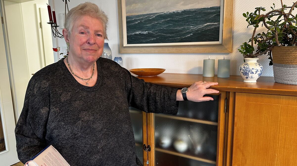 Mit einem Buch zu Hause und dann auch noch die Zeit finden, es zu lesen: Inge Bühner freut sich darauf, auch wenn ihr die Ideen einfach nicht ausgehen. Der Bürgerküche bleibt sie noch erhalten und "Tee & Literatur" wird ebenfalls fortgeführt. Foto: Reese-Winne