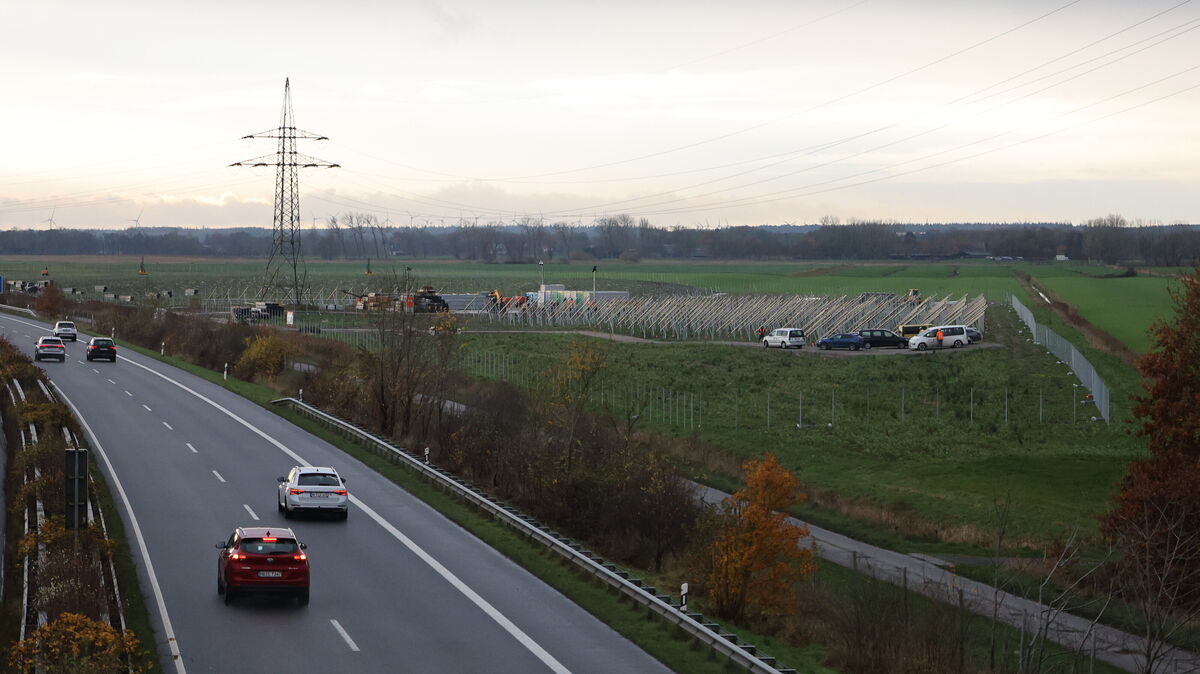 Der Diebstahl ereignete sich an der Solarpark-Baustelle, die erreichbar ist über die Lüdingworther Straße. Foto: May