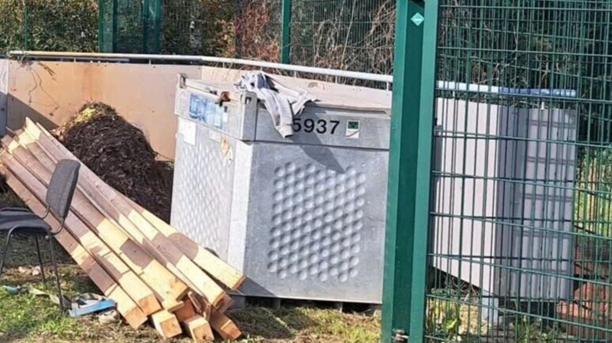 Der Tatort in Geestland-Elmlohe, wo Unbekannte einen silbernen Kraftstoffbehälter samt 700 Litern Diesel stahlen. Foto: Polizei Cuxhaven