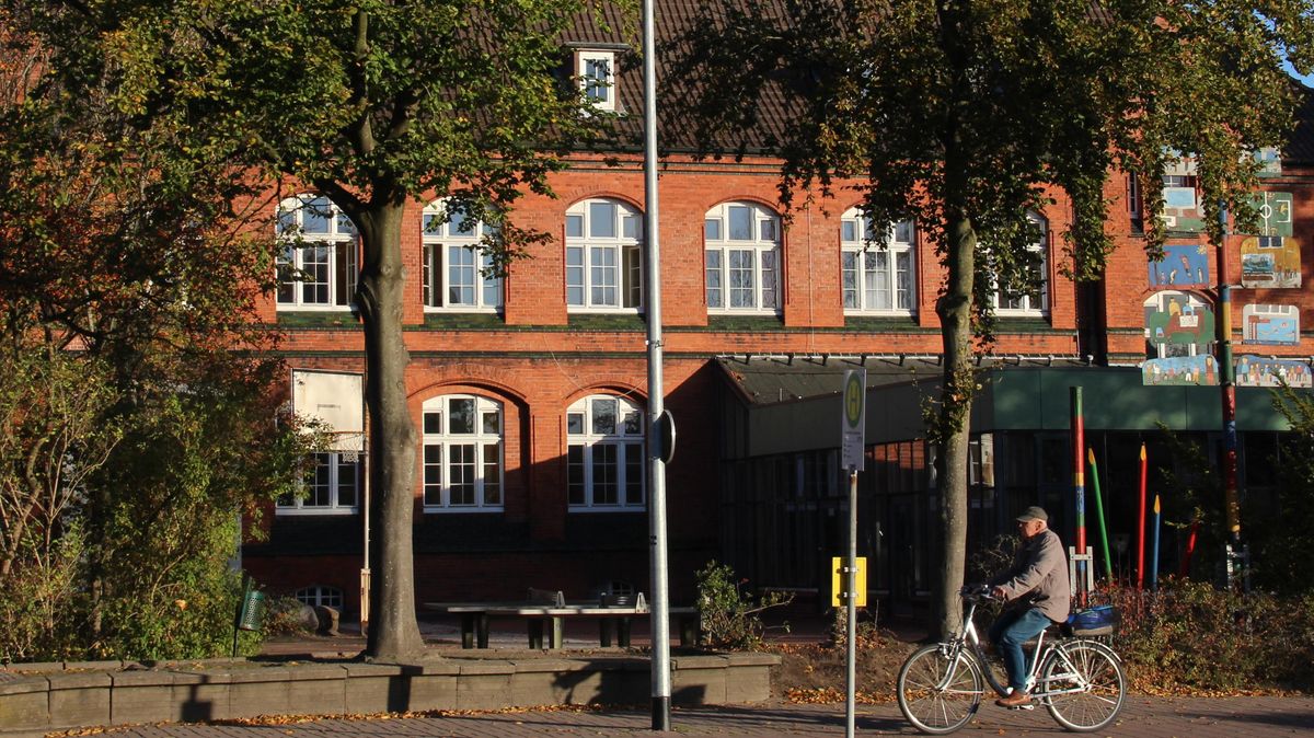 Die Grundschule Otterndorf soll umfassend saniert und umgebaut werden. Im Zuge eines vorbereitenden Gutachtens wurde jetzt Schimmelpilz entdeckt. Foto: Mangels