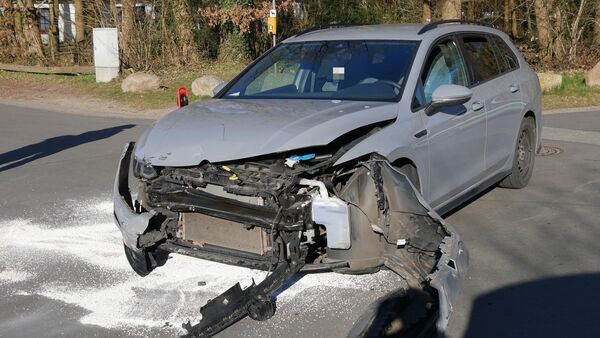 Zwei Verletzte nach Unfall in Cadenberge: Taxifahrer übersieht Vorfahrt