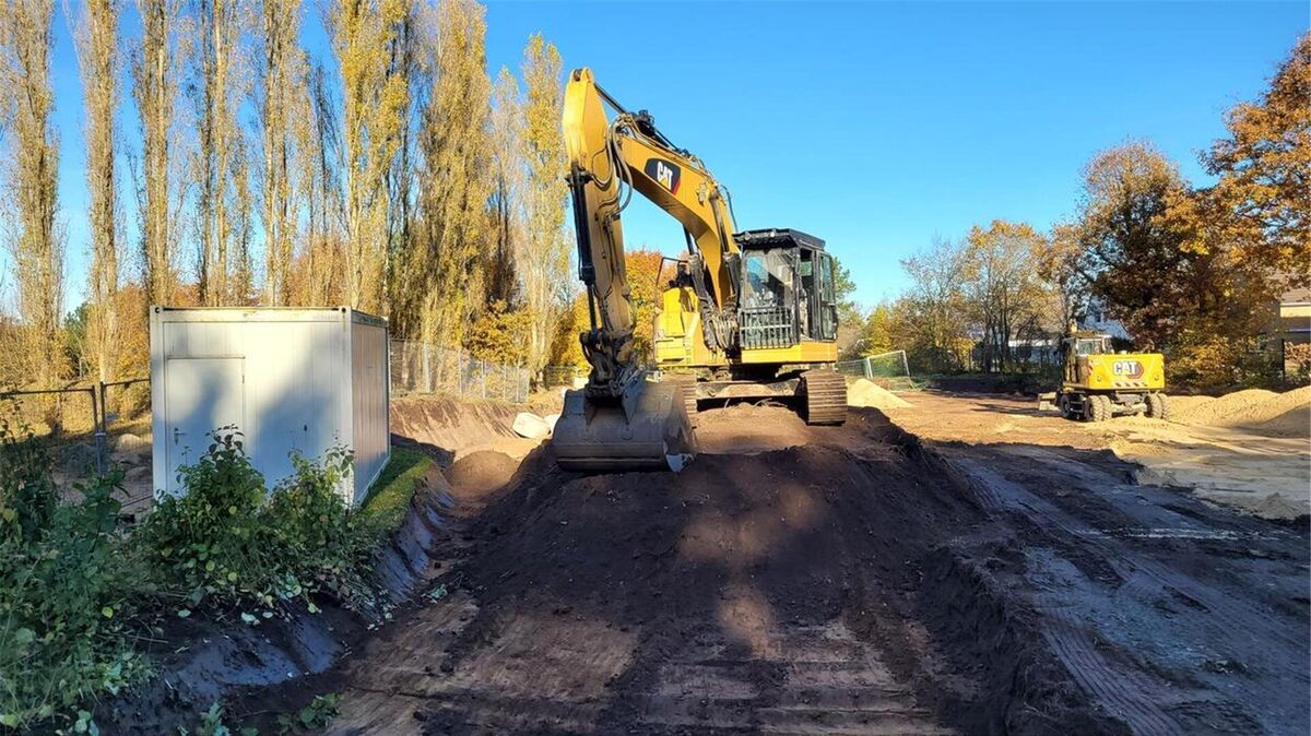 Vor wenigen Tagen haben die Bauarbeiten an der Nordholzer Grundschule begonnen. Foto: Leuschner