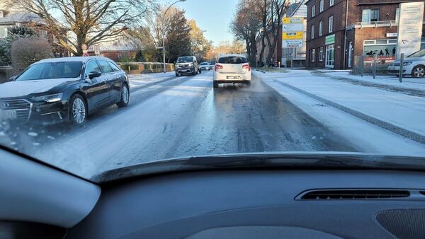 Schnee und glatte Straßen: Wintereinbruch erwischt den Kreis Cuxhaven eiskalt