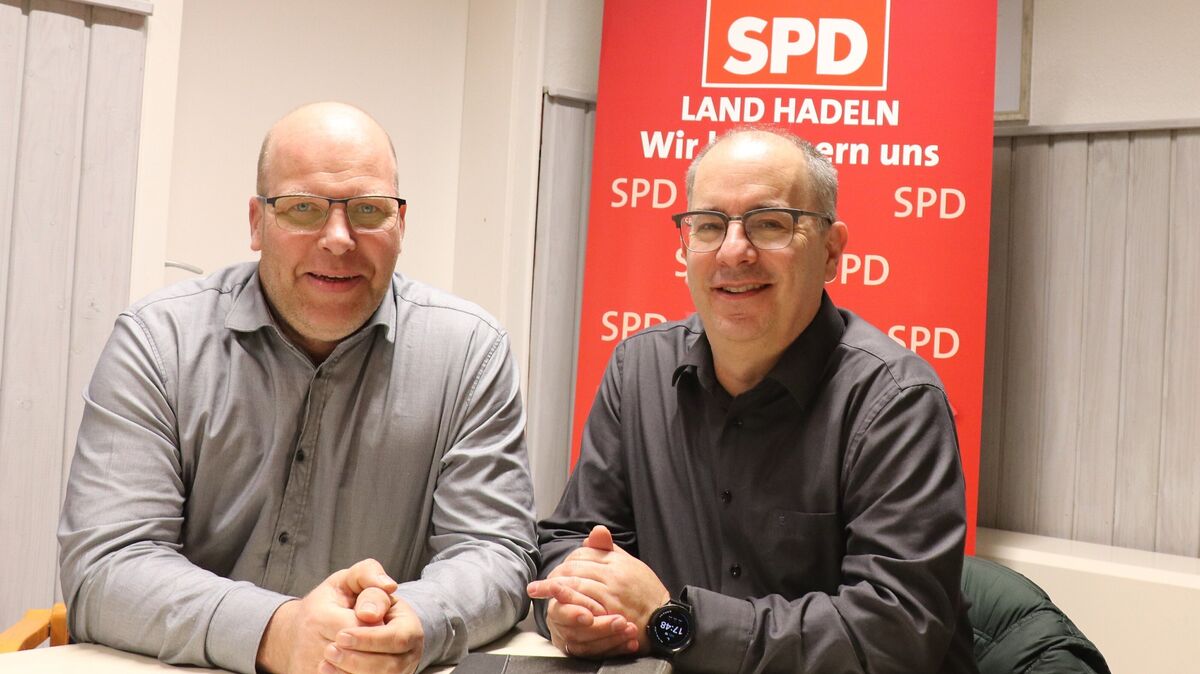 Jens Langner (links) und Malte Hinck von der SPD Land Hadeln lassen sich vom Umfragetief auf Bundesebene nicht unterkriegen. Foto: Mangels