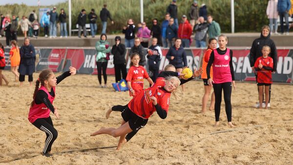Beachhandballsaison in Cuxhaven: Erfolgreiche Turniere nach Evakuierung