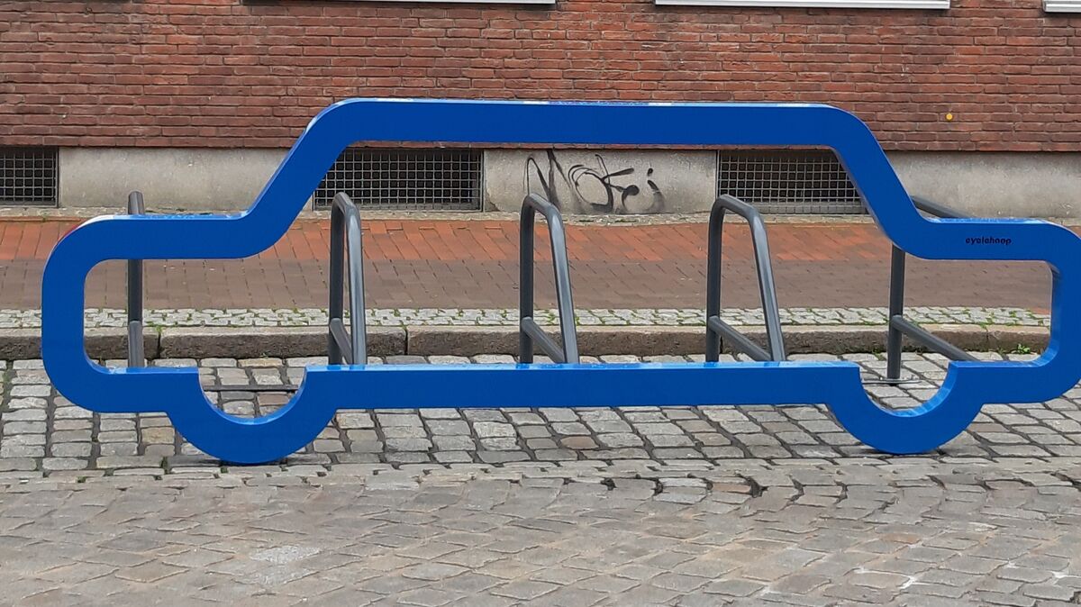 Sechs Fahrradständer wie diesen hat die Stadt Cuxhaven für je 5.600 Euro erworben. Weitere Anschaffungen sind möglich. Foto: Kück