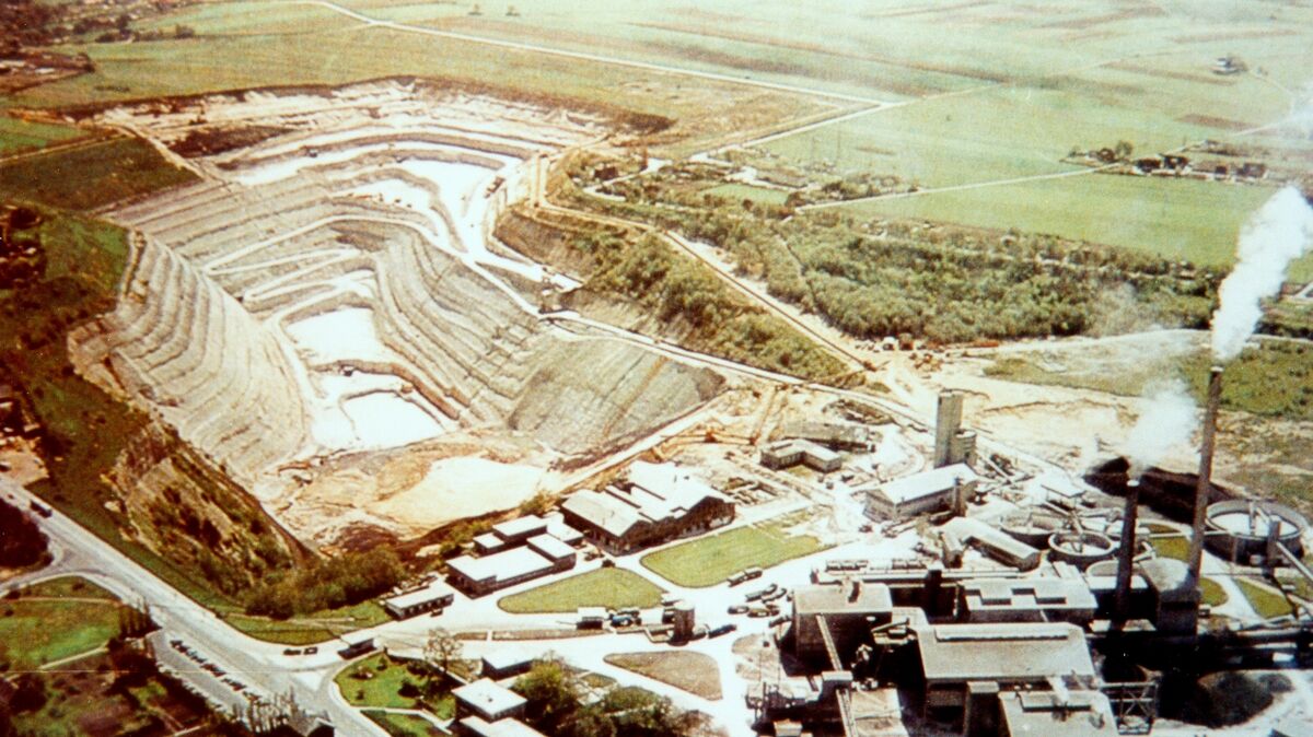 Als die Zementproduktion noch florierte: die Abbaugrube der Hemmoorer Fabrik. Foto: Zementmuseum Hemmoor / Marco Tohoff