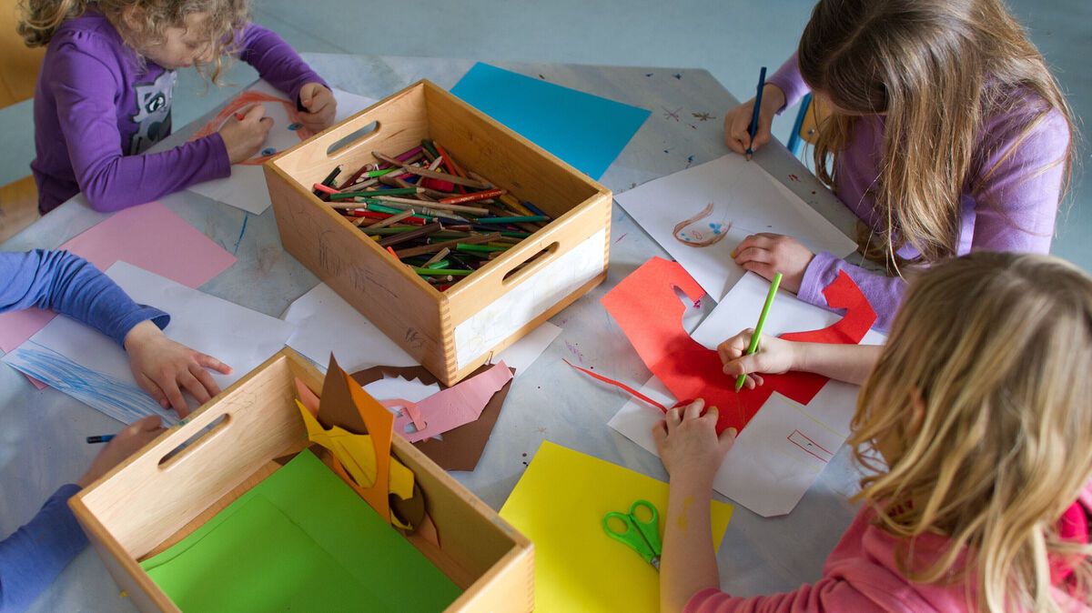 Ab August 2026 gilt der Rechtsanspruch auf Ganztagsbetreuung an Grundschulen. Die Samtgemeinde Land Hadeln bereitet sich darauf vor. Allerdings ist noch unklar, was aus dem Hort in der Medemstadt wird. Foto: dpa/Anspach