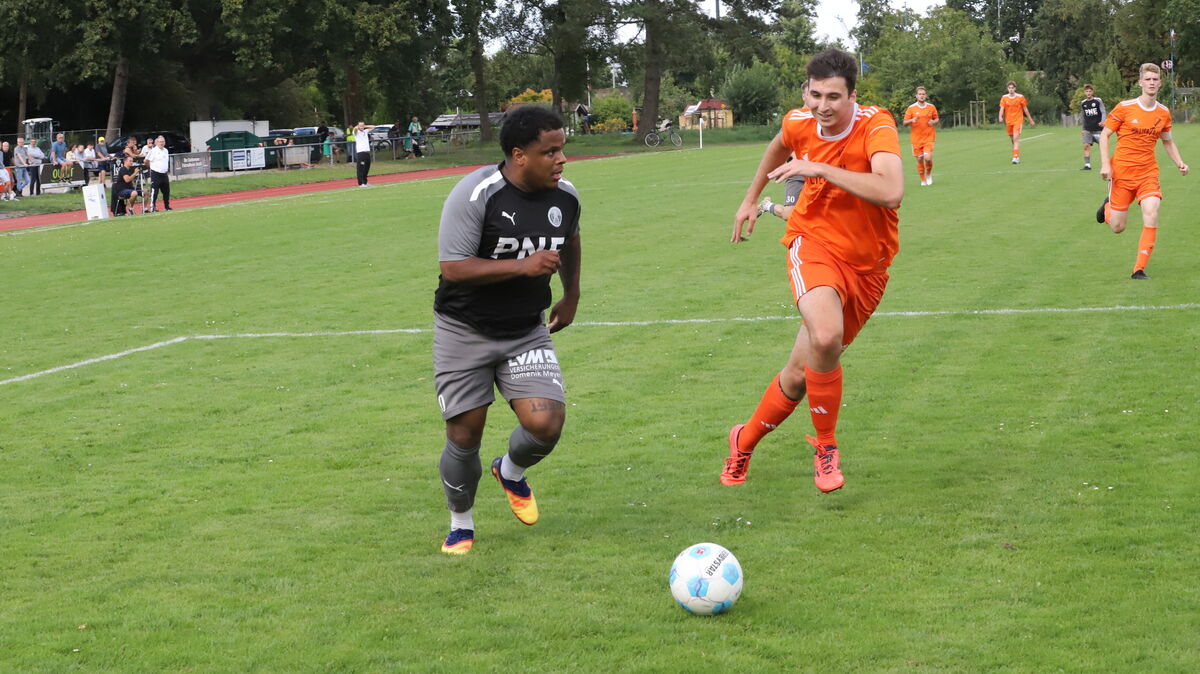 Immer für ein Tor gut: Victor Santos de Oliveira traf in dieser Saison bereits acht Mal für den FC Cuxhaven. Foto: Witthohn