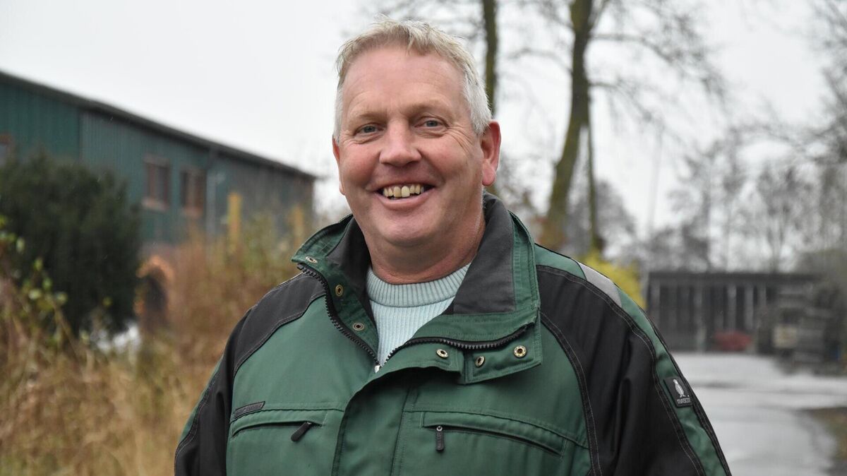 Geflügelhalter Jörg Schwerdts hofft bei „Bauer sucht Frau“ auf die große Liebe – und empfängt die Bewerberinnen direkt auf seinem Hof in Cappel. Foto: Kröger