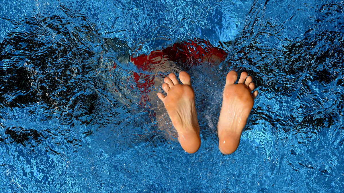 Badleiter Marko Butt hofft, dass ab Jahresbeginn wieder die Schwimmerinnen und Schwimmer im Hemmoorer Bad "Ostewelle" ihre Bahnen ziehen können. Doch es wird auch dann Einschränkungen geben. Symbolfoto: Ralf Hirschberger / dpa