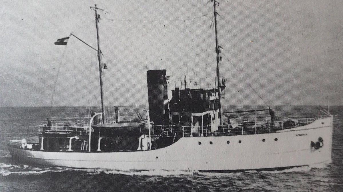 Die MS Altenbruch im Jahr 1937. 1938 als Lotsenschiff außer Dienst genommen, kam sie im Krieg wieder in Fahrt. Foto aus: Karl Kühne: "Seelotsen"